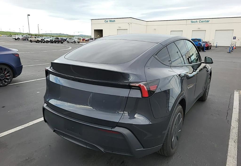 2026 Tesla Model Y 2WD