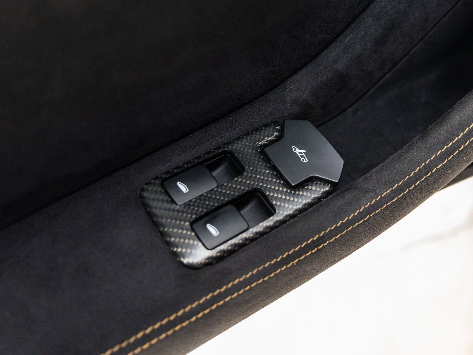 Used 2016 McLaren 675LT Coupe photo 23