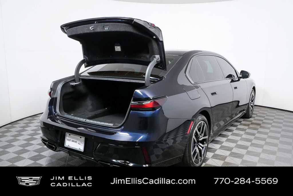 2023 BMW 760i xDrive