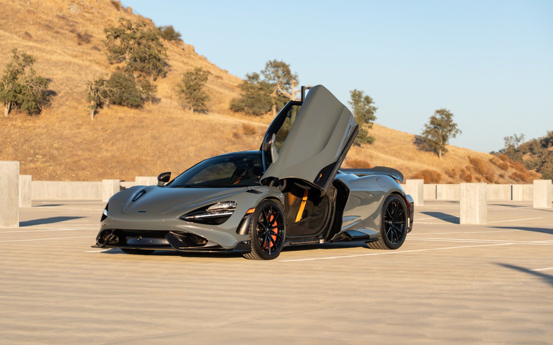 Used 2021 McLaren 765LT photo 3