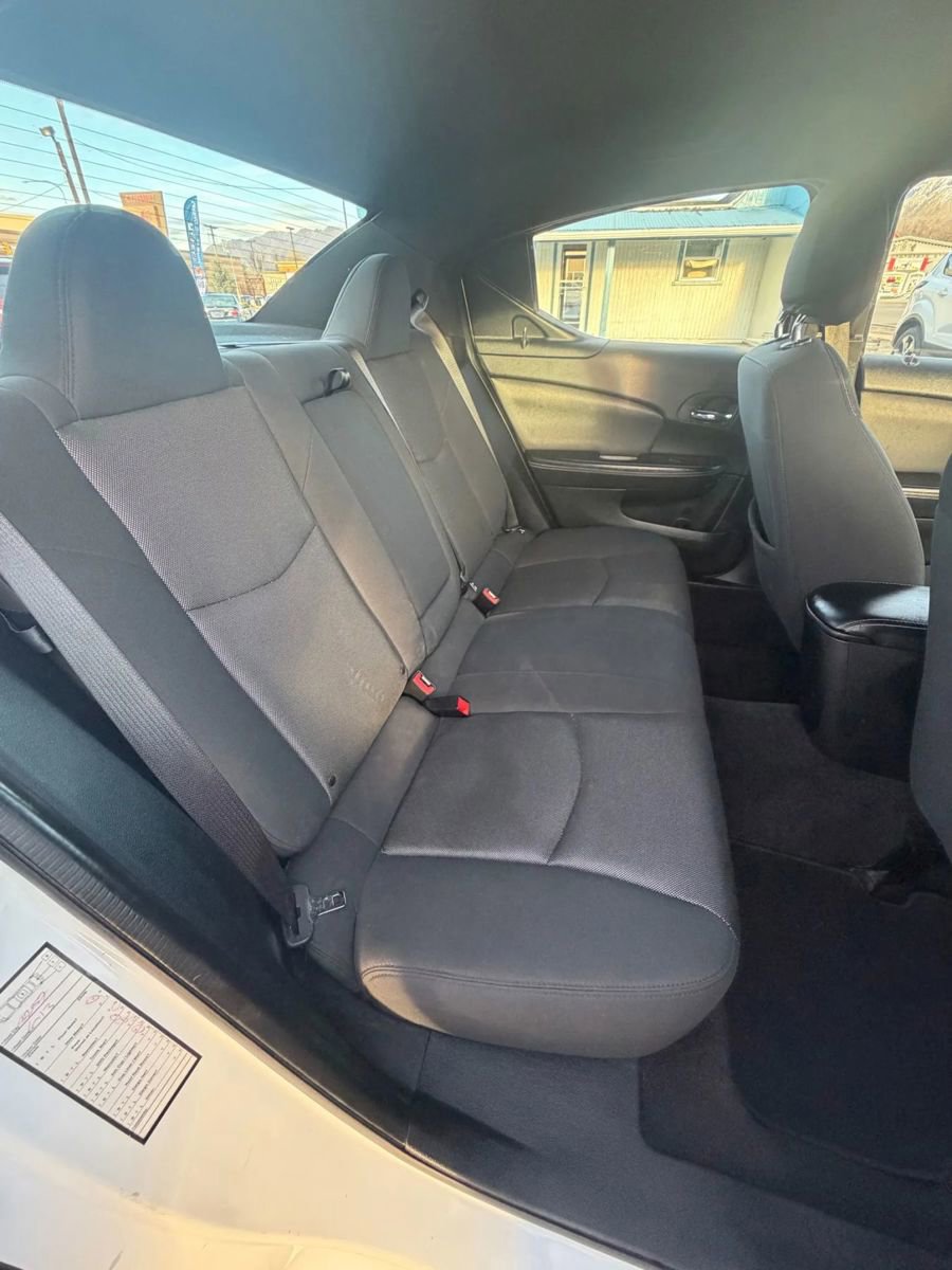 2012 Dodge Avenger SE