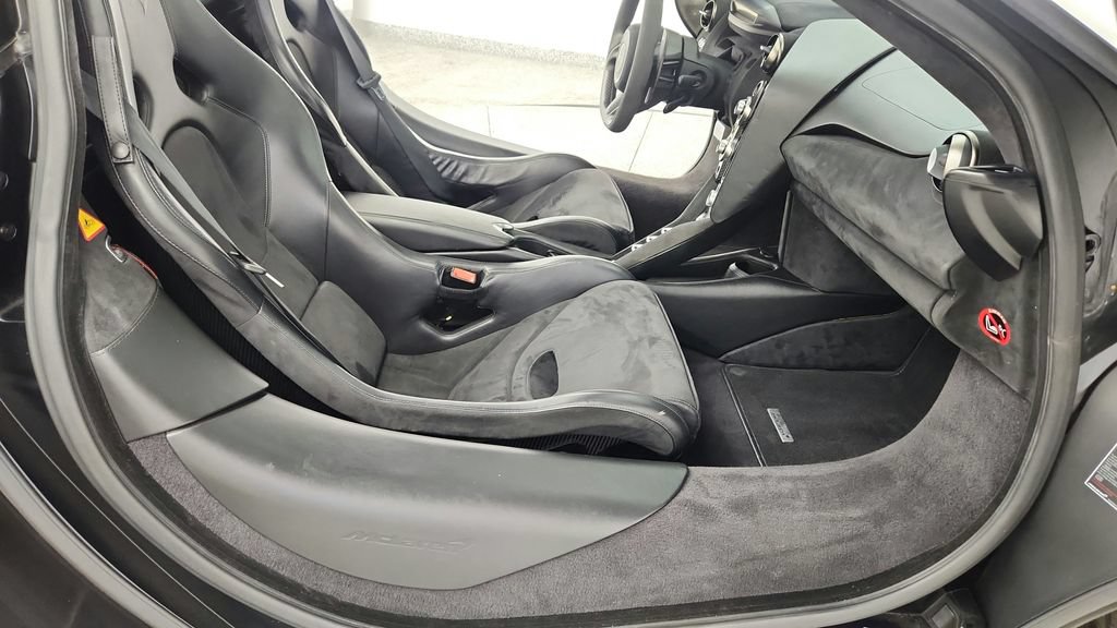 Used 2018 McLaren 720S Performance photo 40