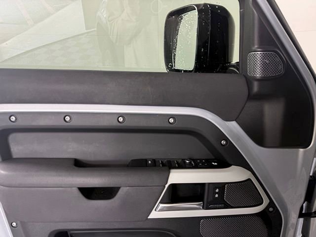 2022 Land Rover Defender 110 SE