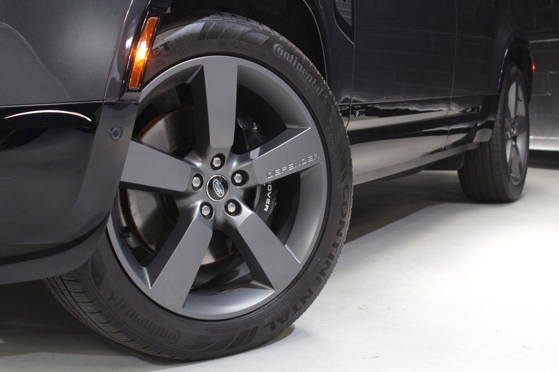 2025 Land Rover Defender 110 V8