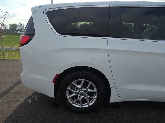 2023 Chrysler Pacifica Touring-L