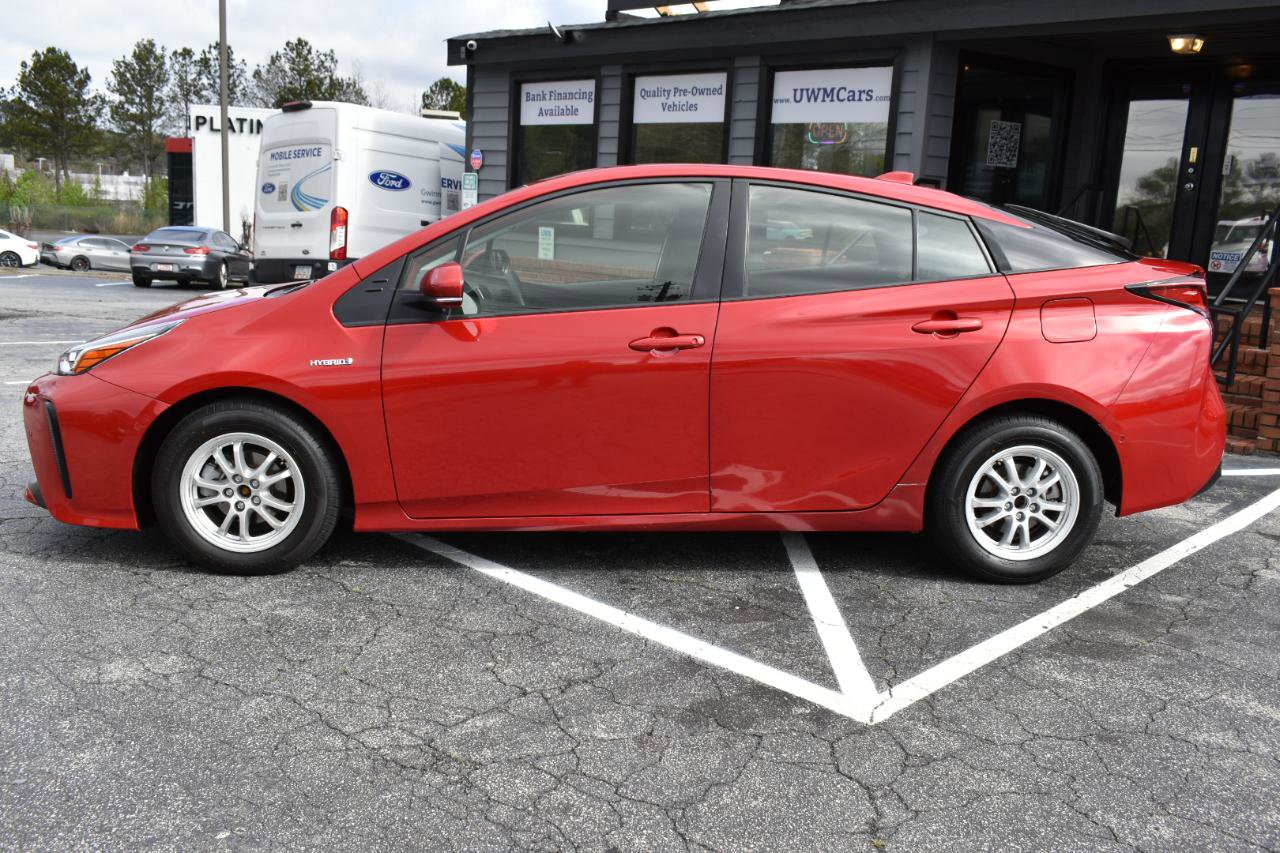 2022 Toyota Prius LE