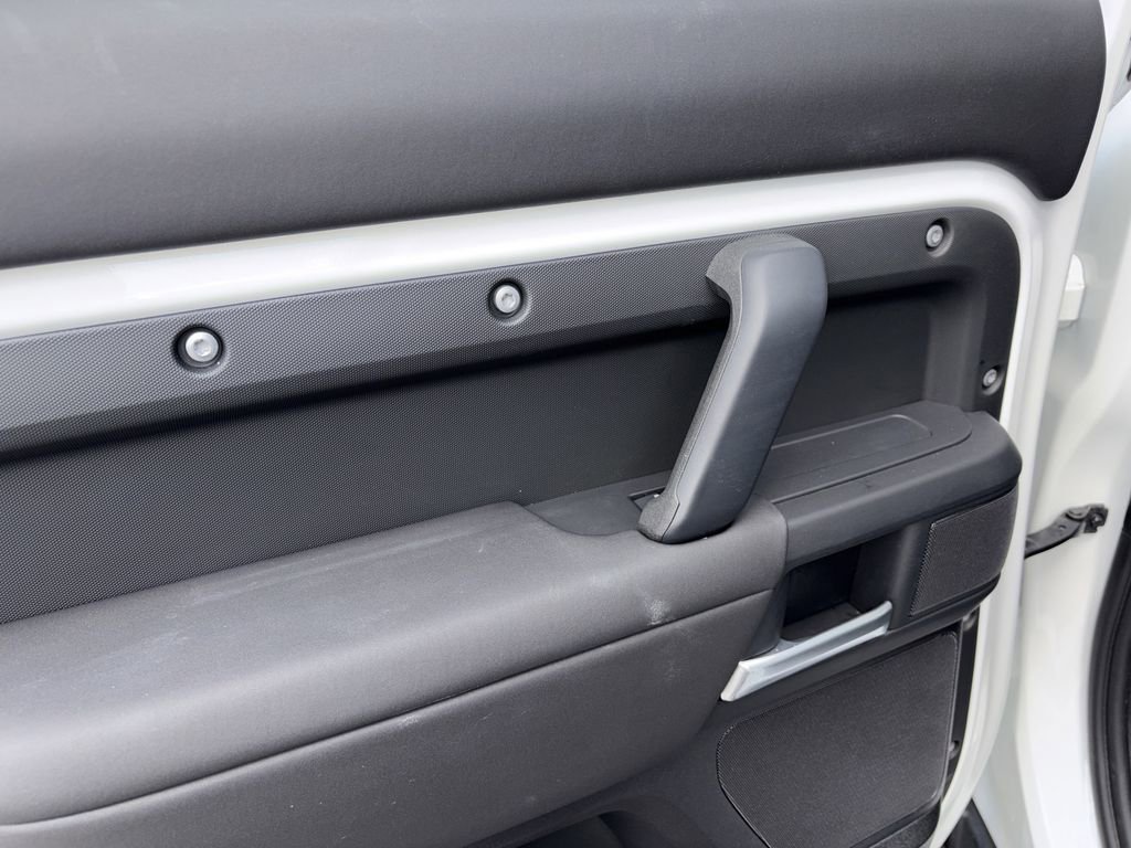 2025 Land Rover Defender 110 S