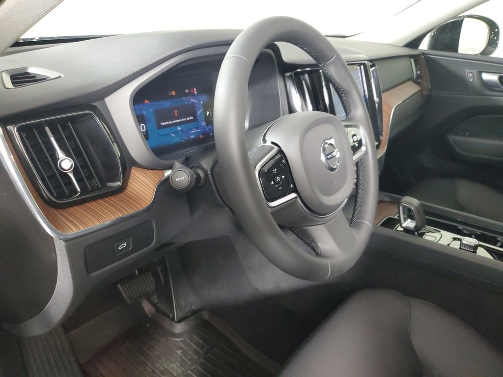 2024 Volvo Xc60 B5 Plus