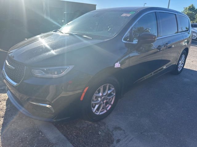 Used 2023 Chrysler Pacifica Touring-L