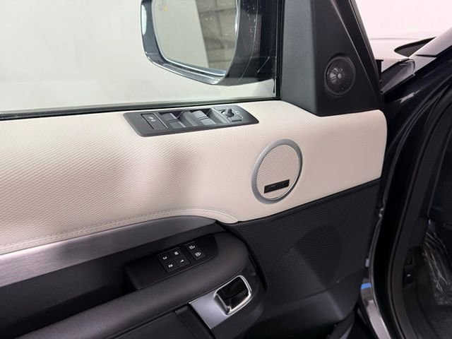 2025 Land Rover Discovery Dynamic SE