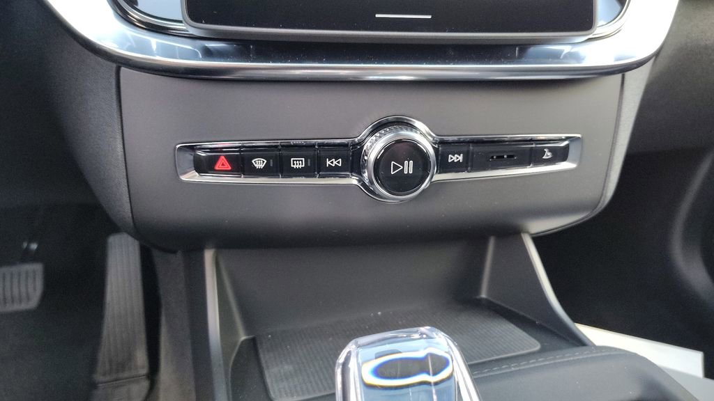 2026 Volvo Xc90 B6 Plus