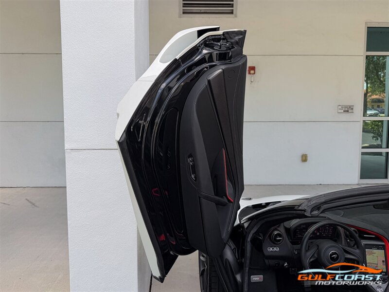 Used 2021 McLaren 720S Performance photo 25