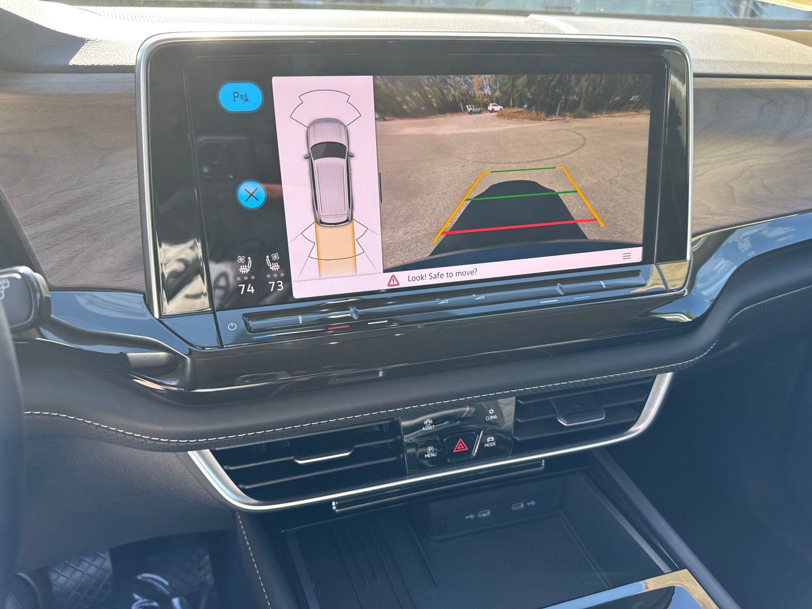 2025 Volkswagen Atlas SE