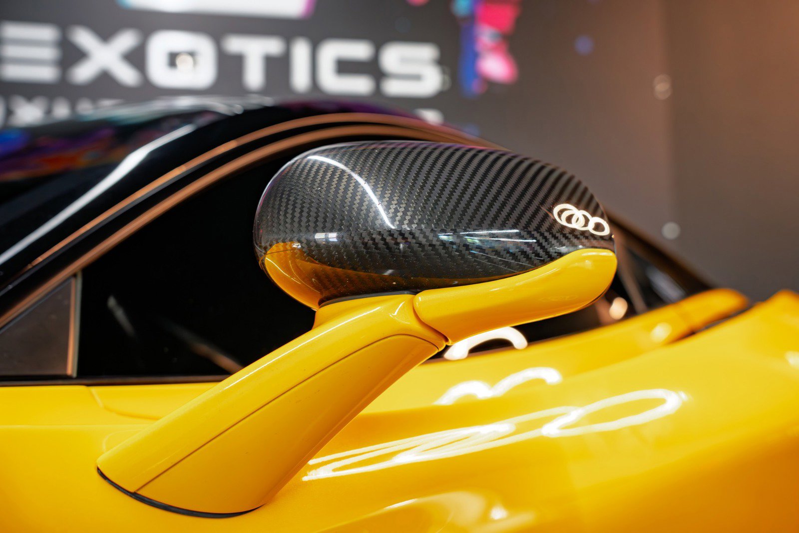 Used 2018 McLaren 720S Performance photo 18