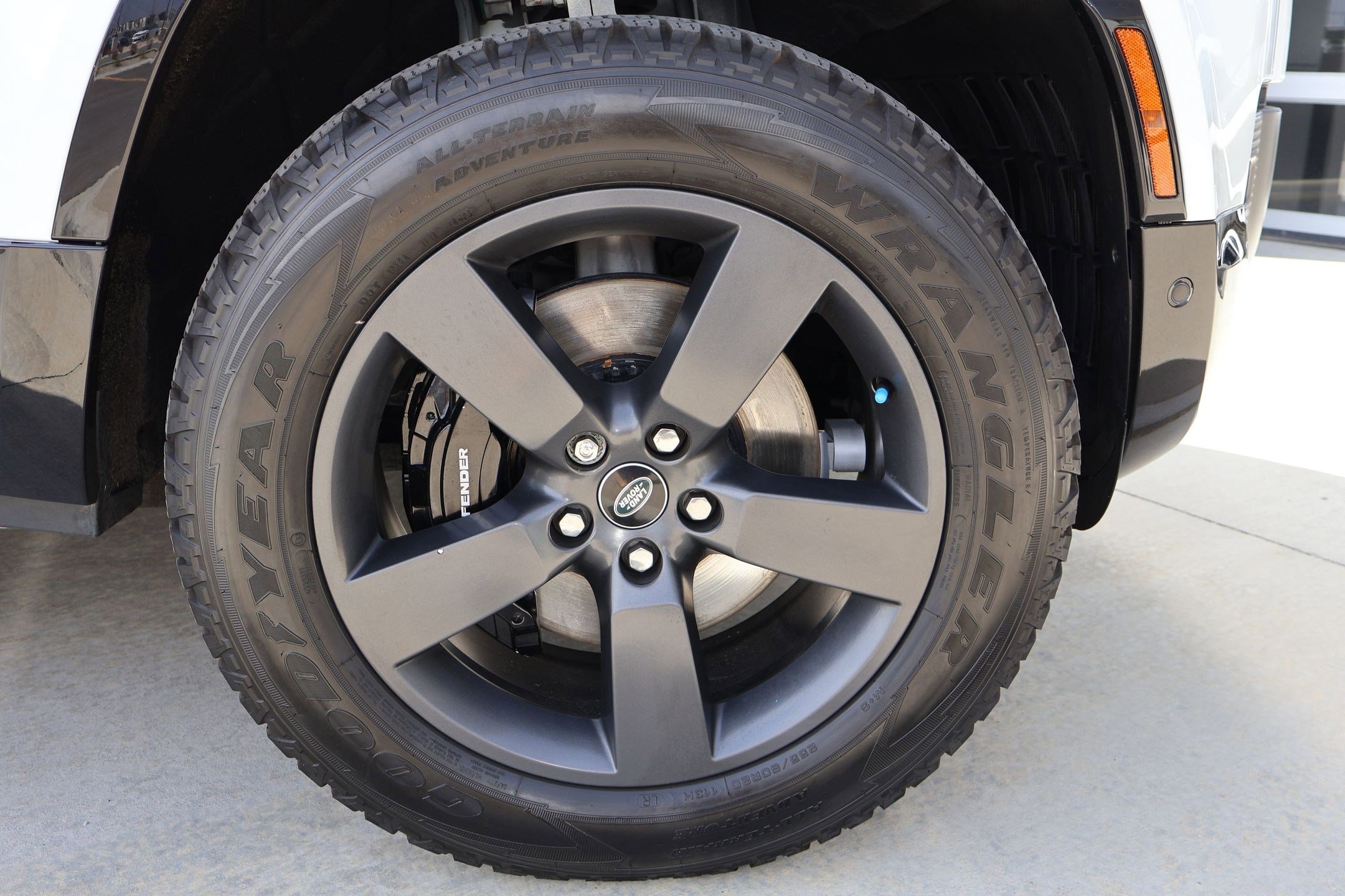 2023 Land Rover Defender 110 X-Dynamic SE