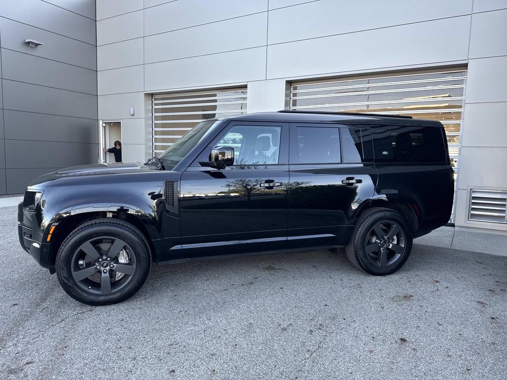 2023 Land Rover Defender 130 X-Dynamic SE