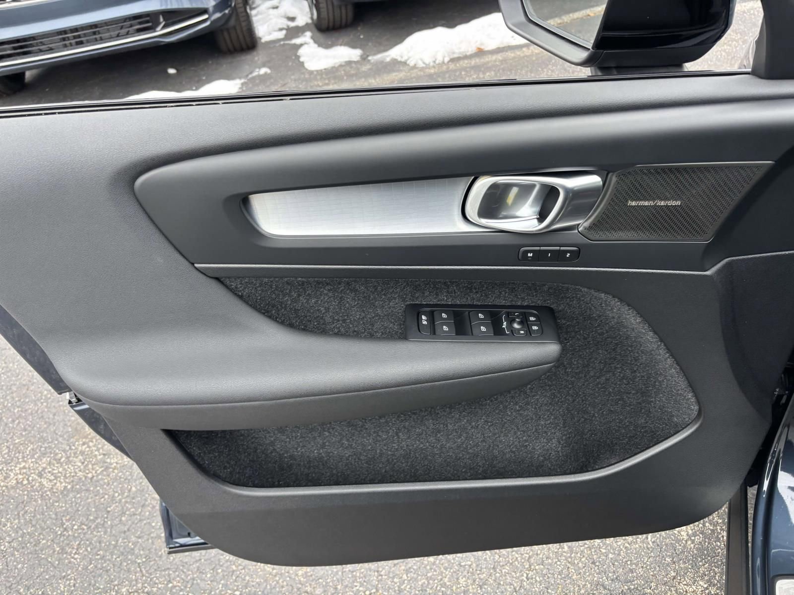 2026 Volvo Xc40 B5 Ultra