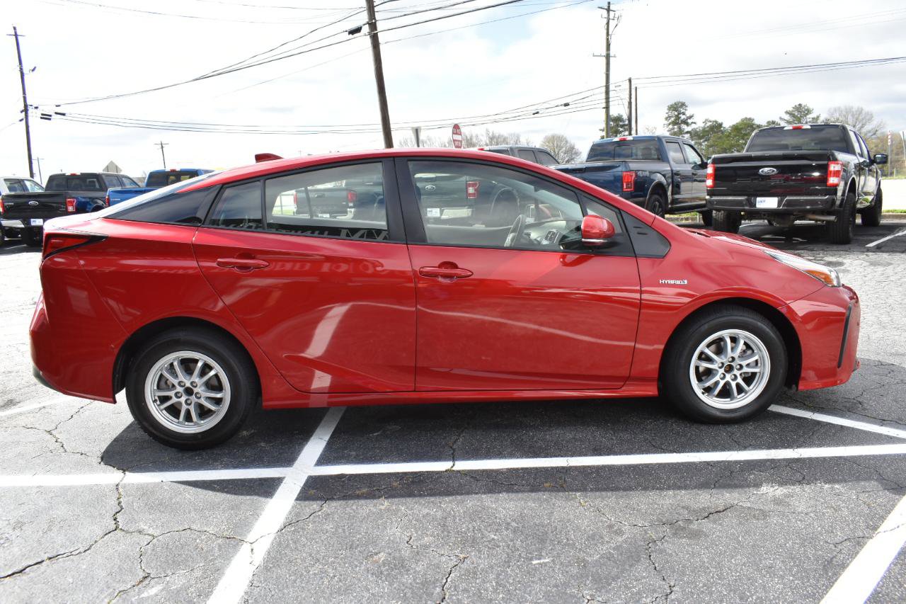 2022 Toyota Prius LE