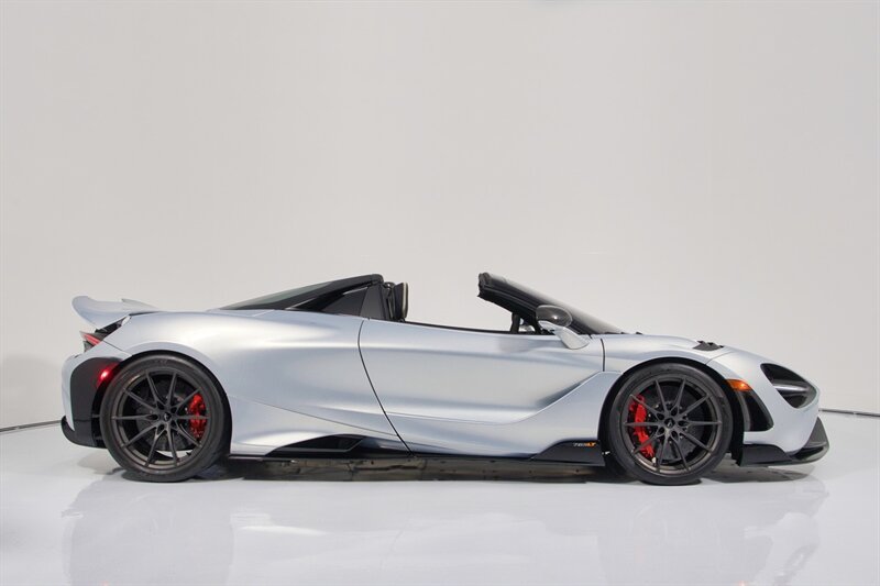 Used 2022 McLaren 765LT photo 14