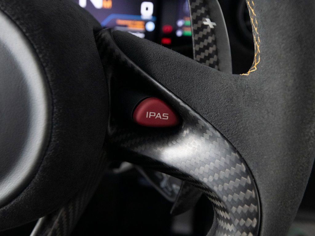 Used 2015 McLaren P1 photo 33