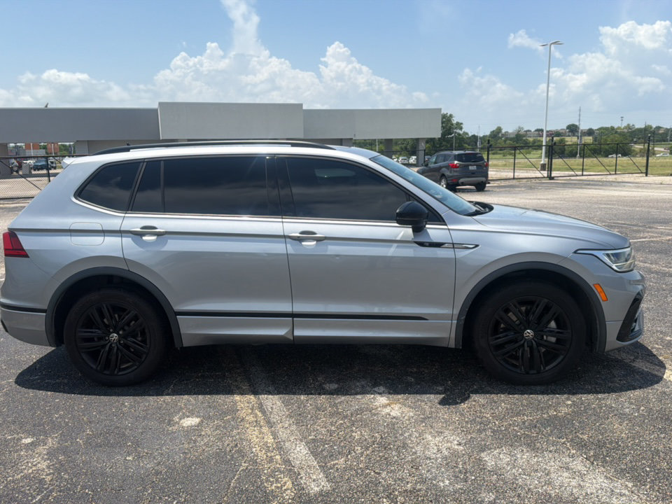 Used 2022 Volkswagen Tiguan SE R-Line