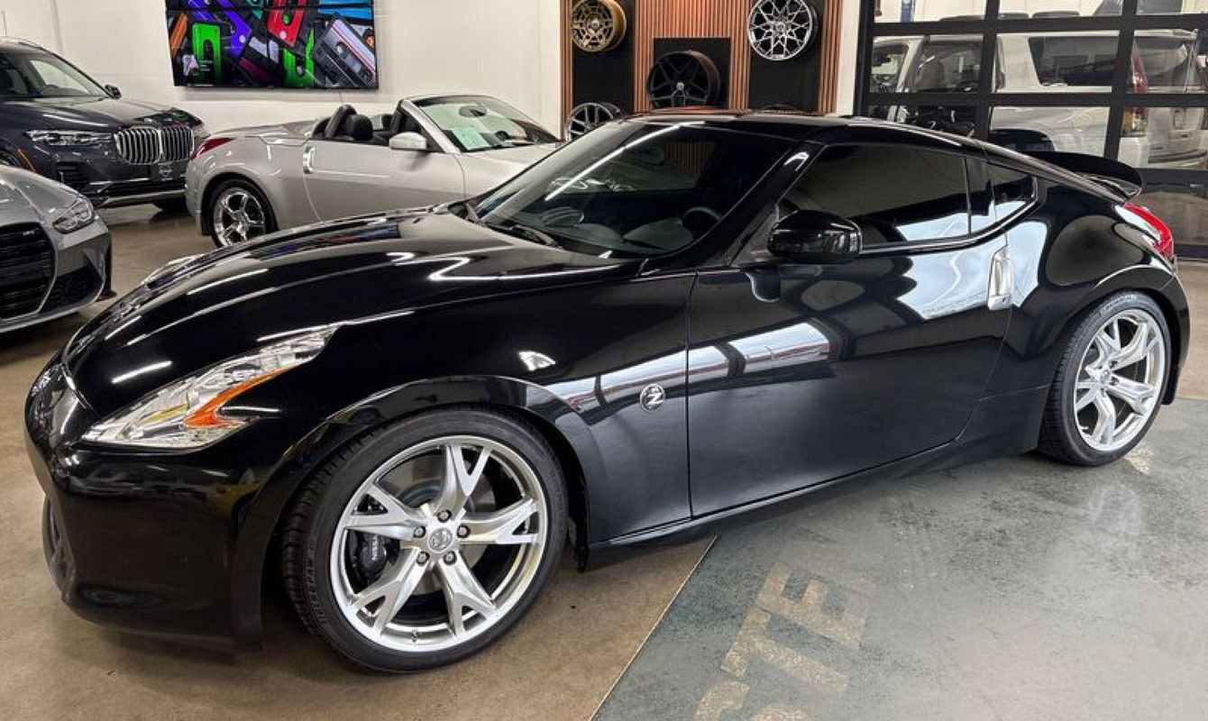 Used 2009 Nissan 370Z Coupe w/ Sport Pkg