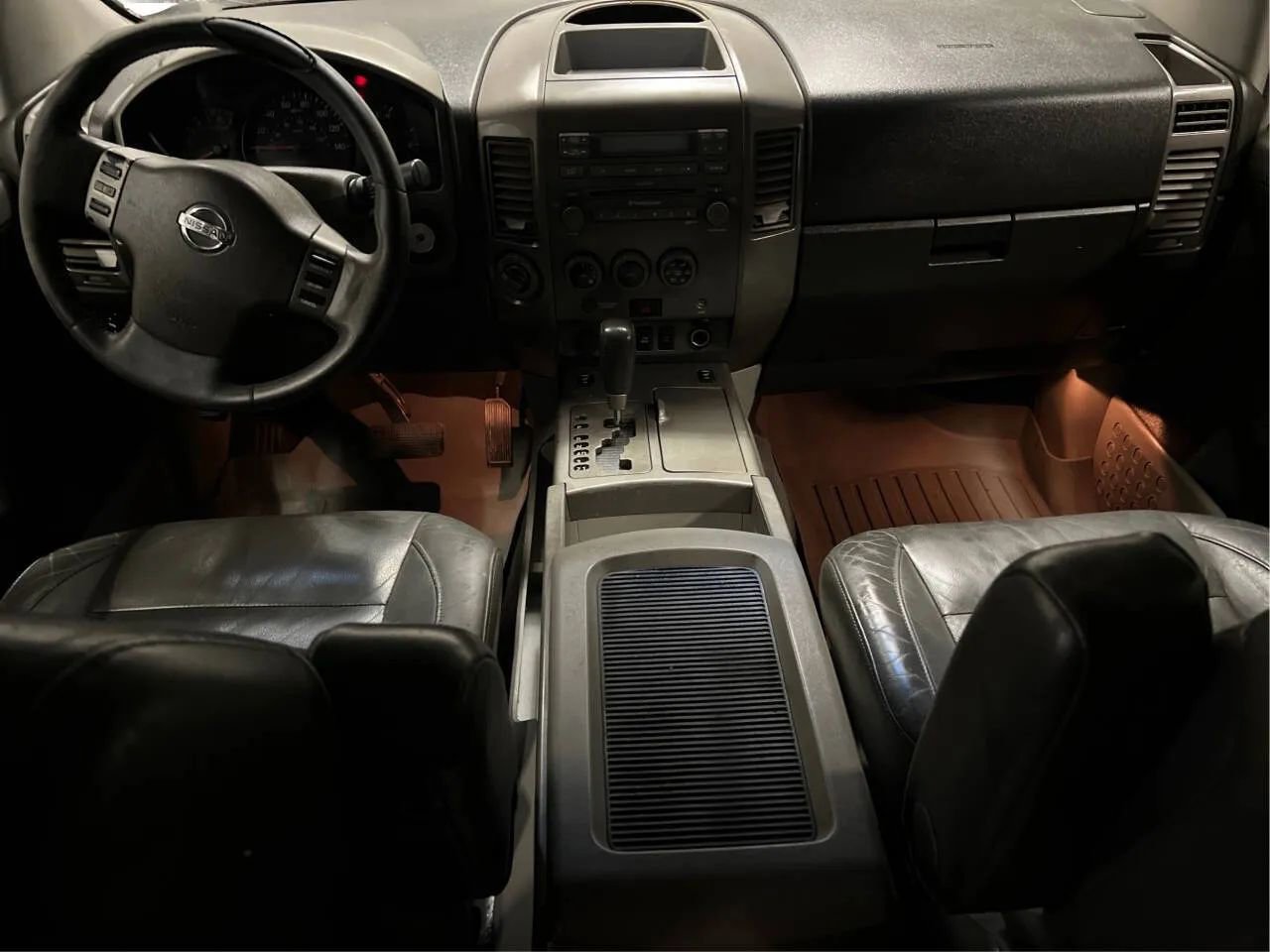 2004 Nissan Titan LE