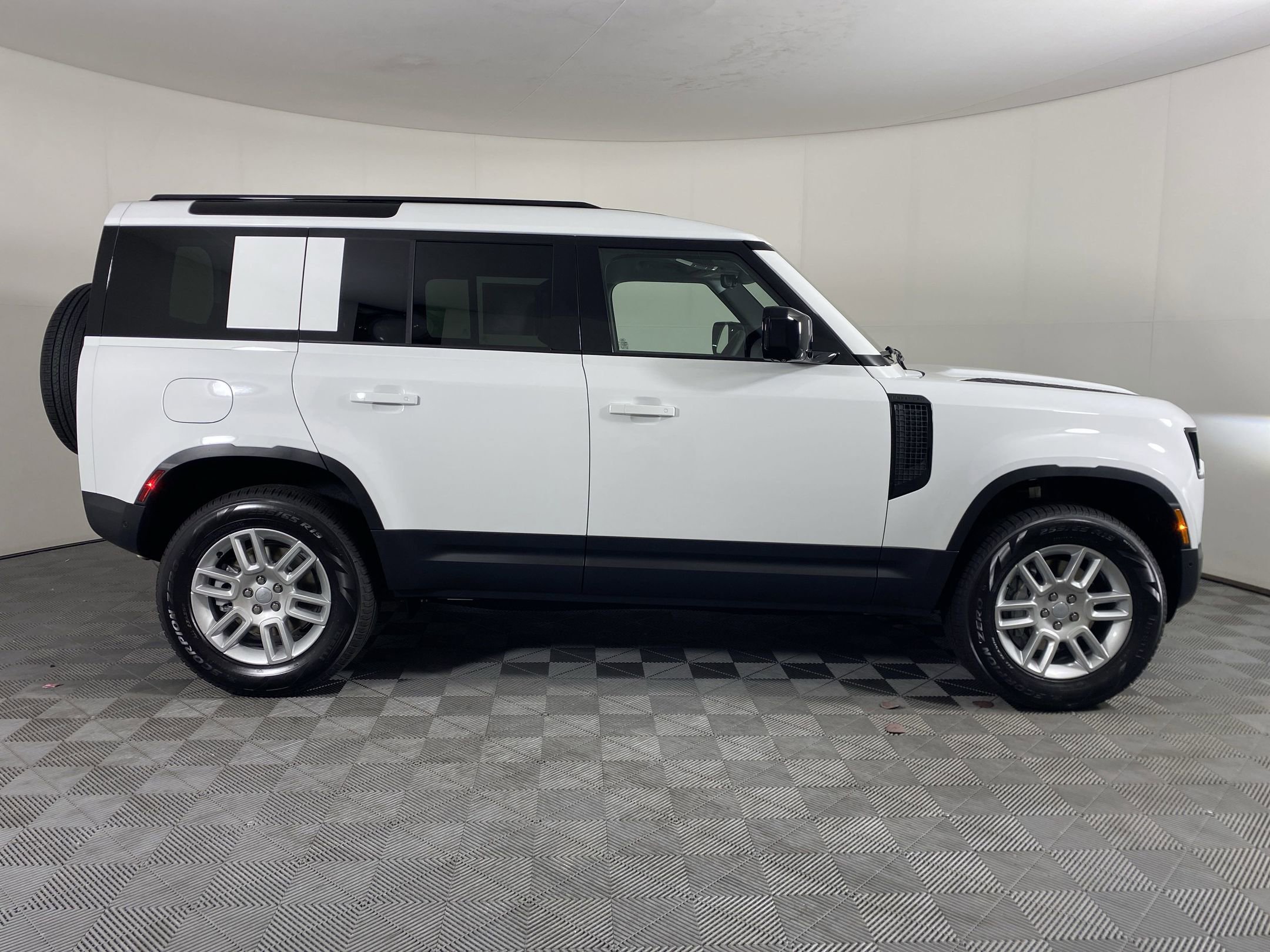 2025 Land Rover Defender 110 S