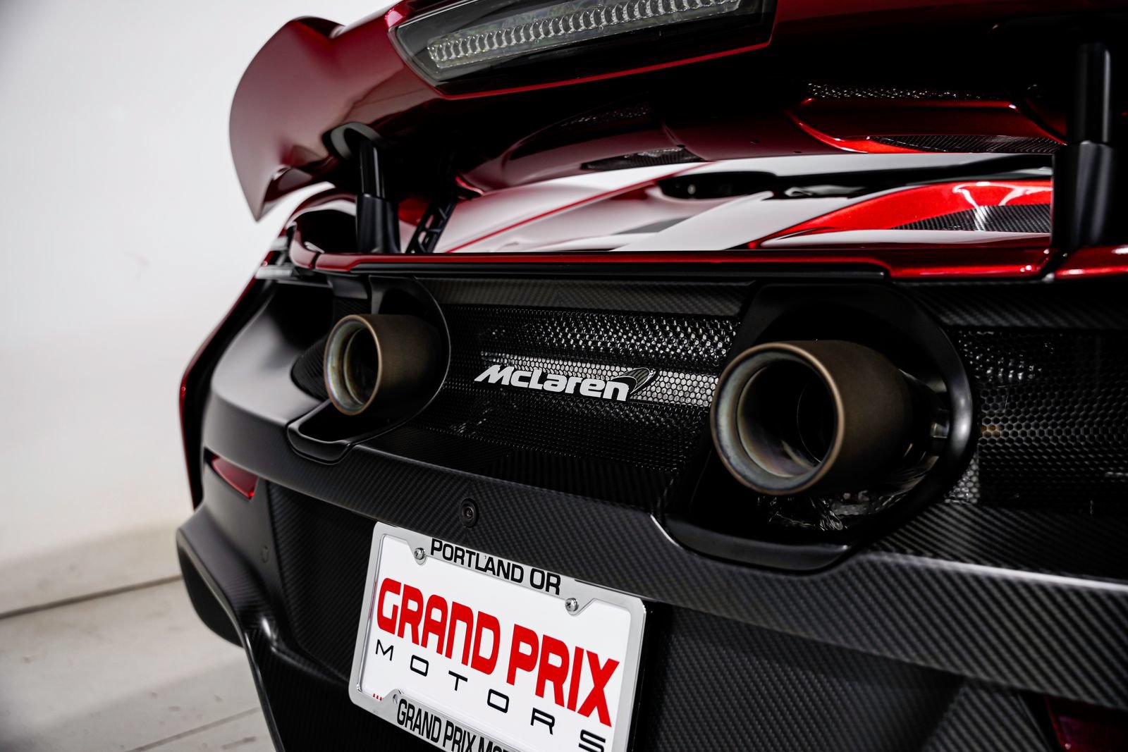 Used 2016 McLaren 675LT Coupe photo 31