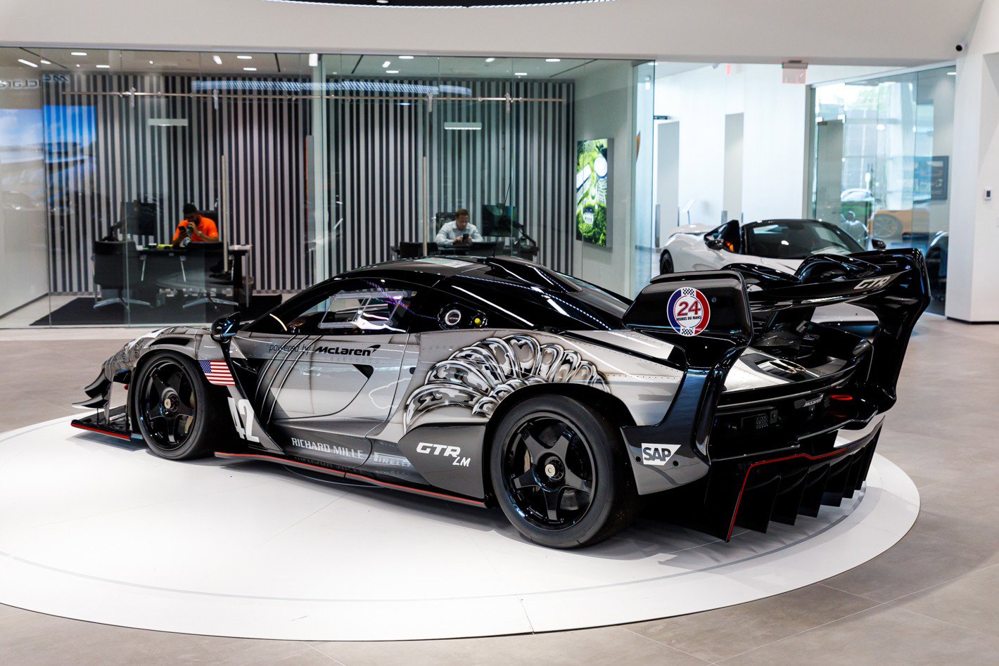 Used 2020 McLaren Senna photo 14