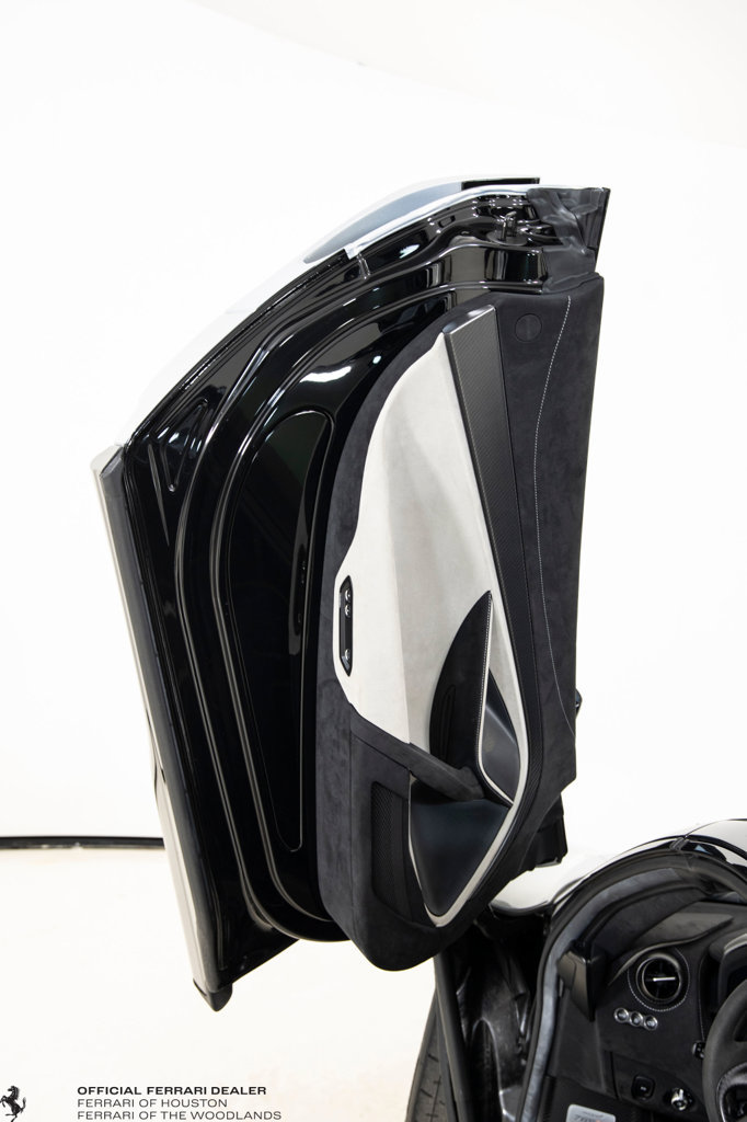 Used 2022 McLaren 765LT photo 24