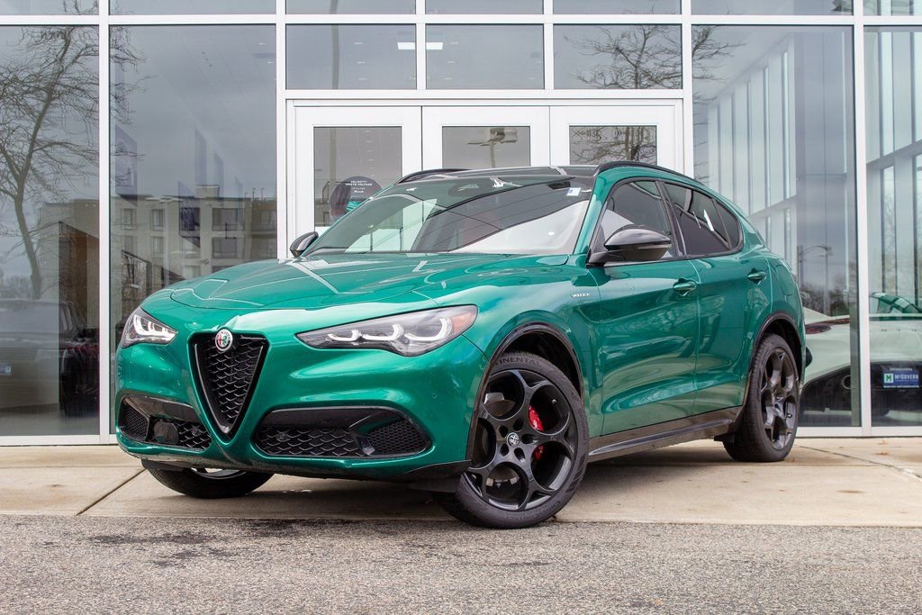 New 2025 Alfa Romeo Stelvio Sprint