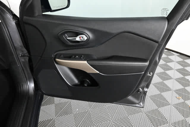 2017 Jeep Cherokee Sport