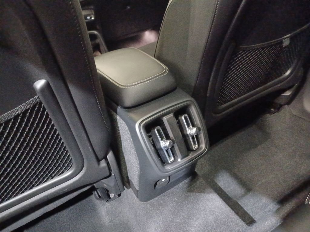 2022 Volvo Xc40 T5 R-Design