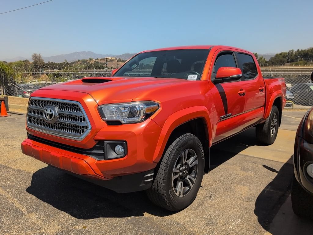 Used 2017 Toyota Tacoma TRD Sport w/ Tow Package (A/T)