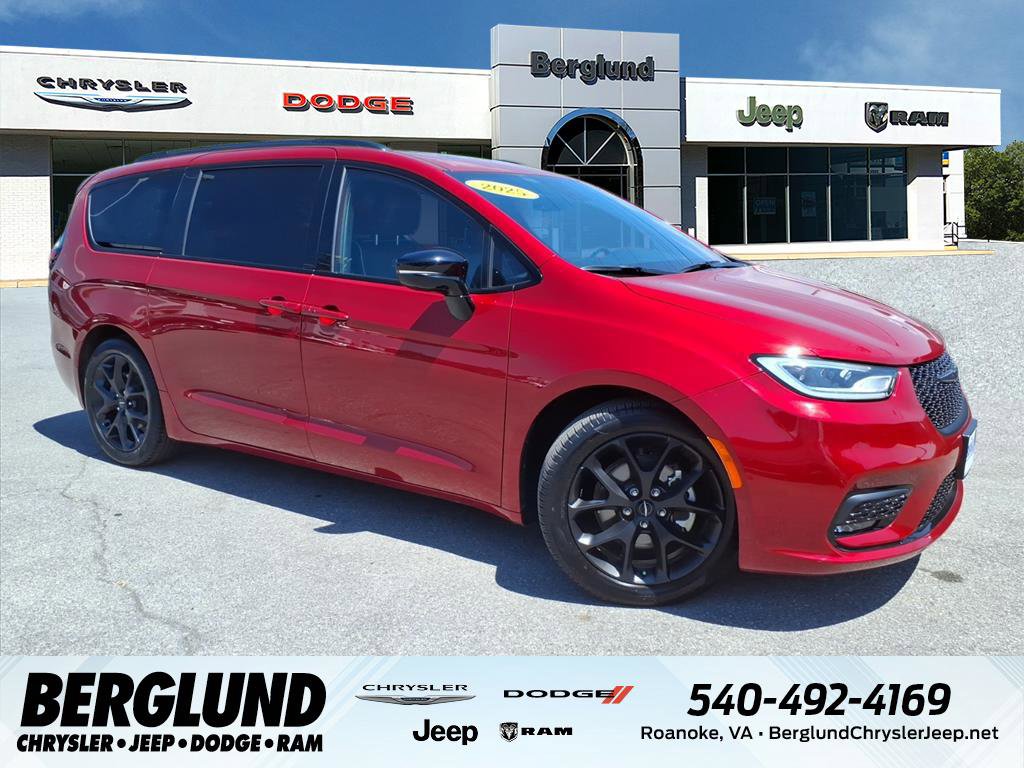 Used 2025 Chrysler Pacifica Limited