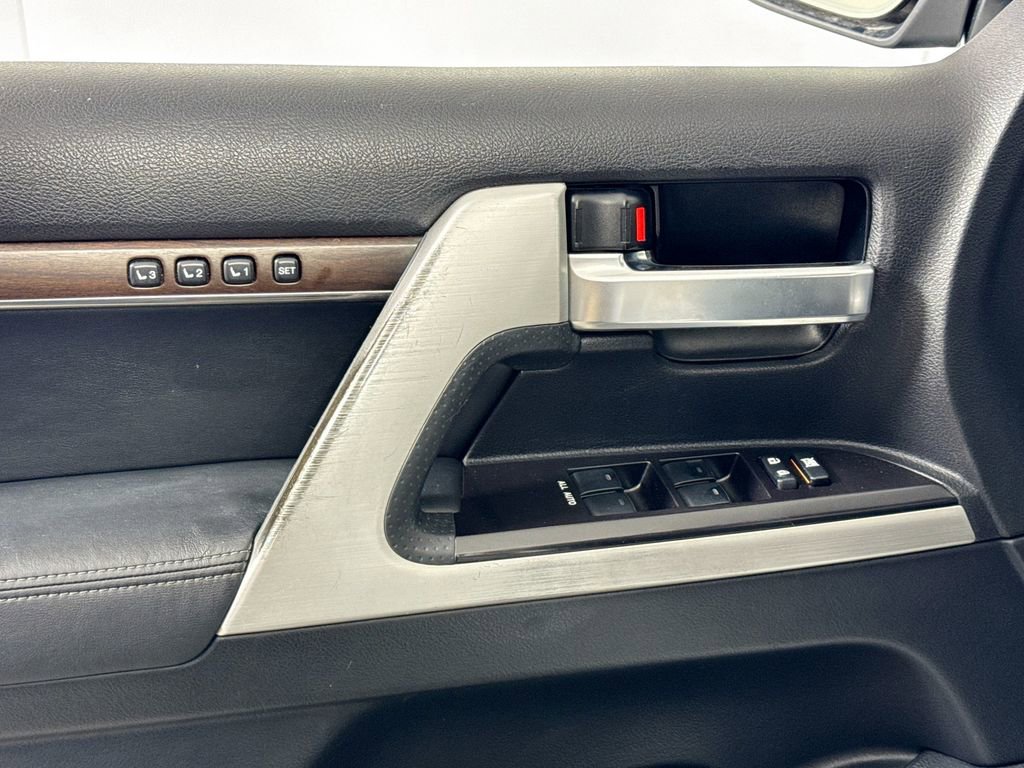 2016 Toyota Land Cruiser