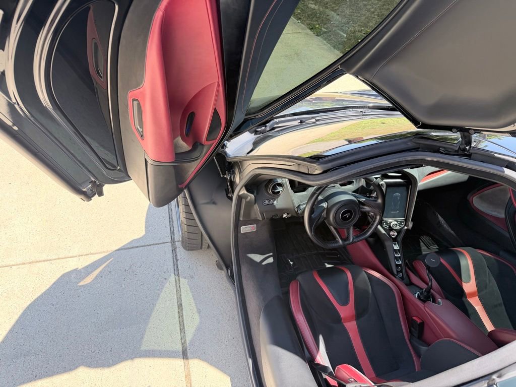 Used 2019 McLaren 720S photo 22