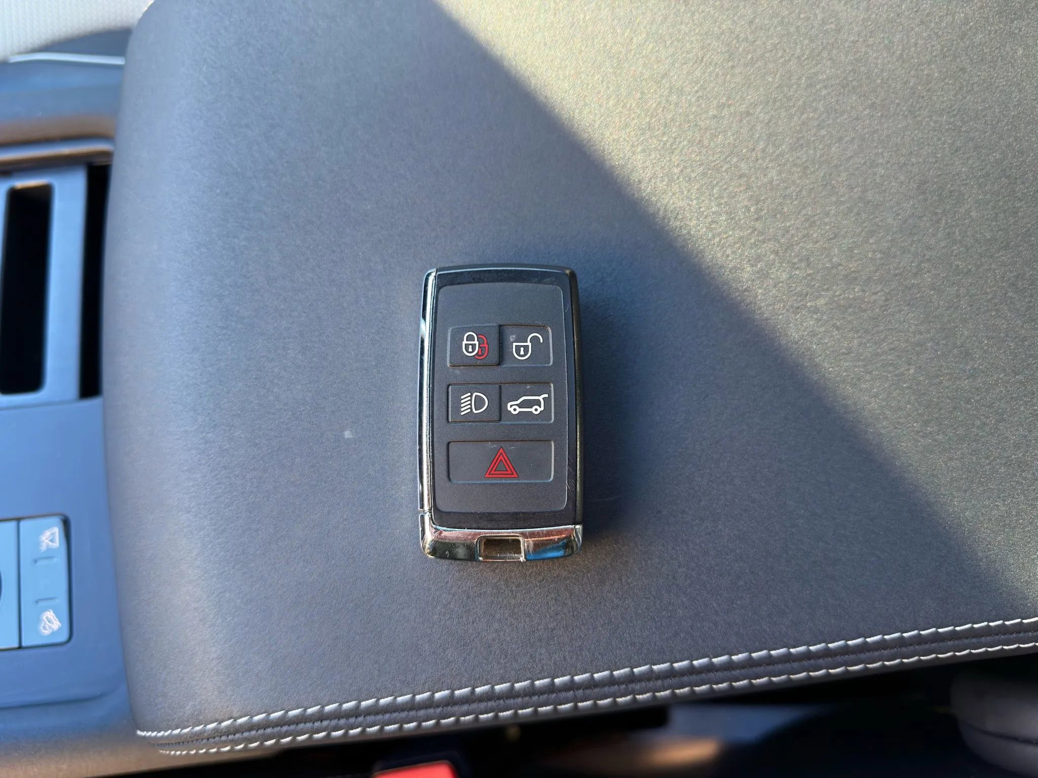 2023 Land Rover Discovery Metropolitan Edition