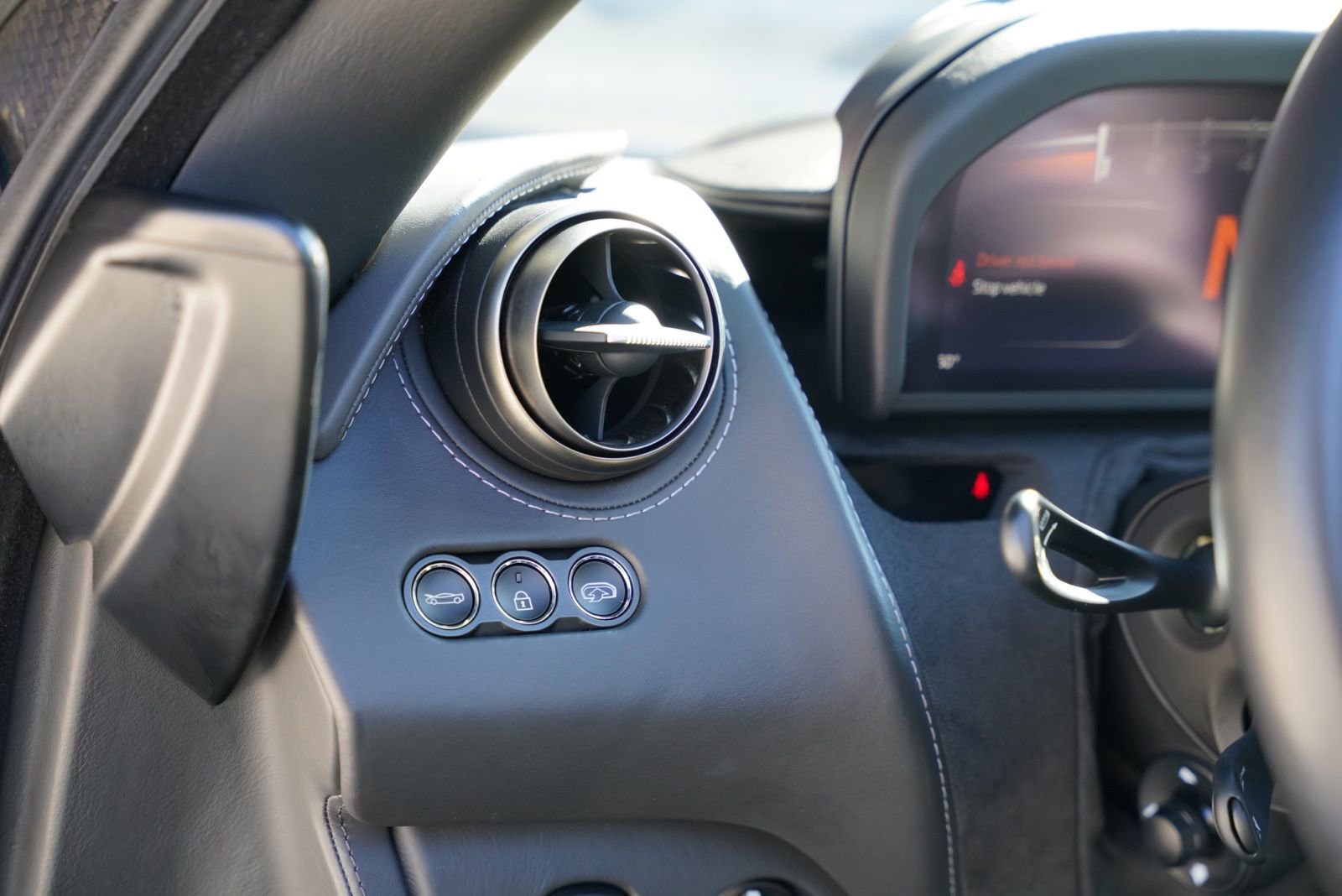 Used 2018 McLaren 720S Luxury photo 11