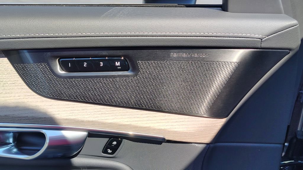 2026 Volvo Xc90 B6 Plus