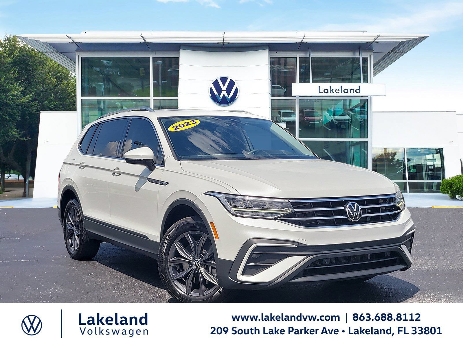 Used 2023 Volkswagen Tiguan SE w/ Panoramic Sunroof Package