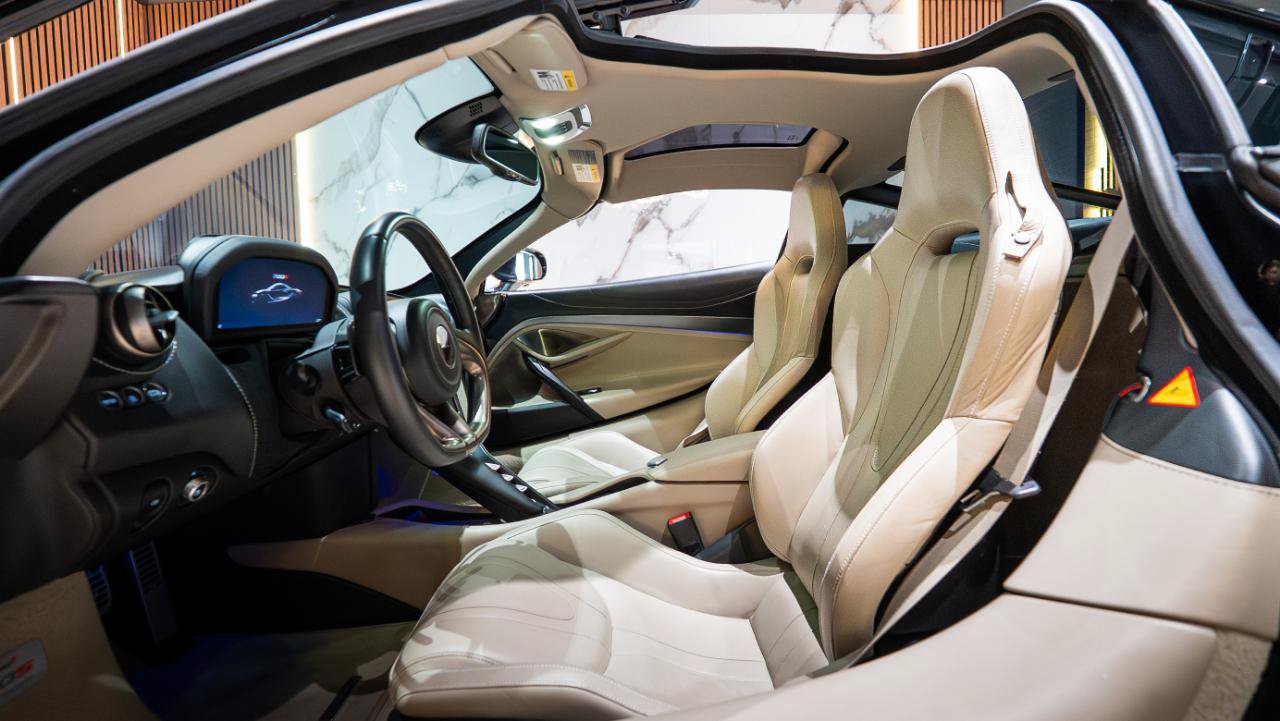 Used 2018 McLaren 720S Luxury photo 11