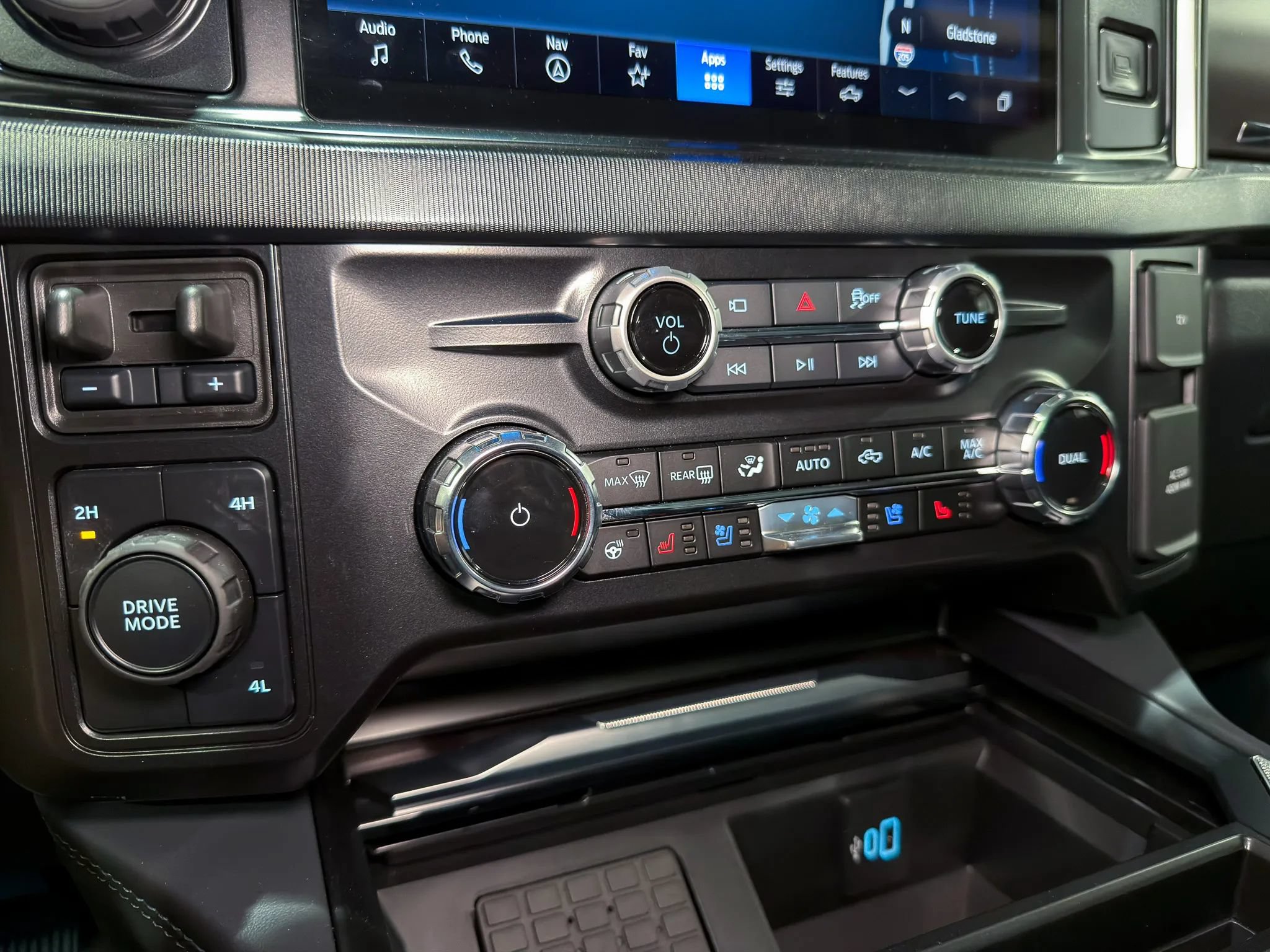 2026 Ford F-450 Super Duty Platinum - Photo 27