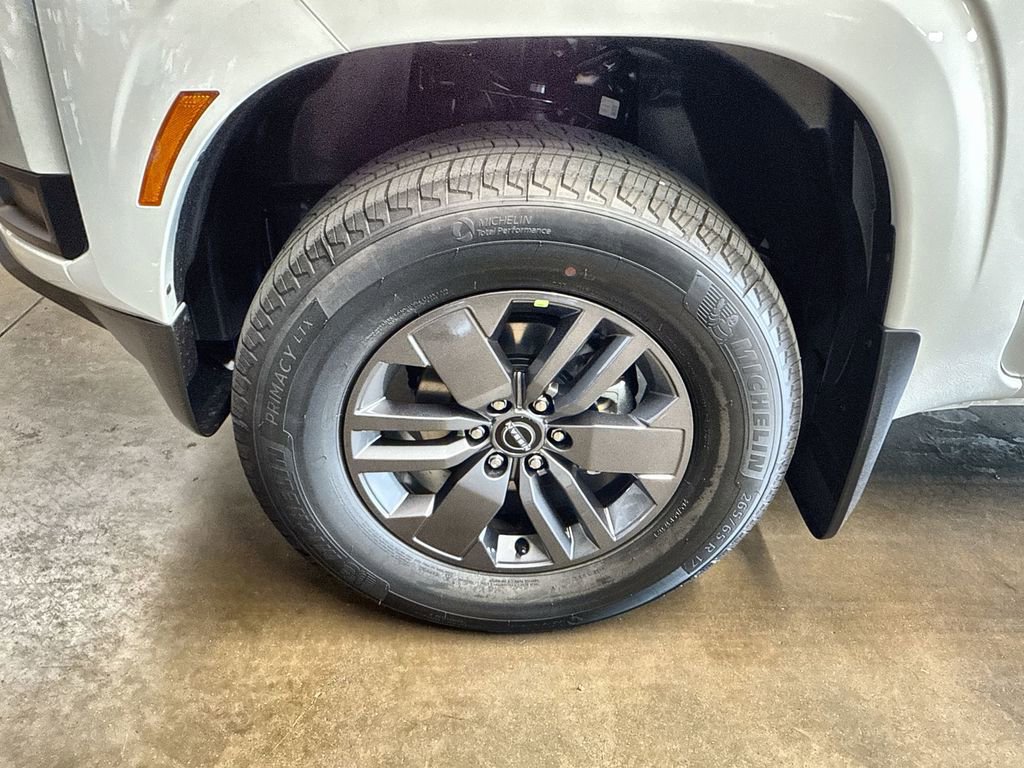 2025 Nissan Frontier SV