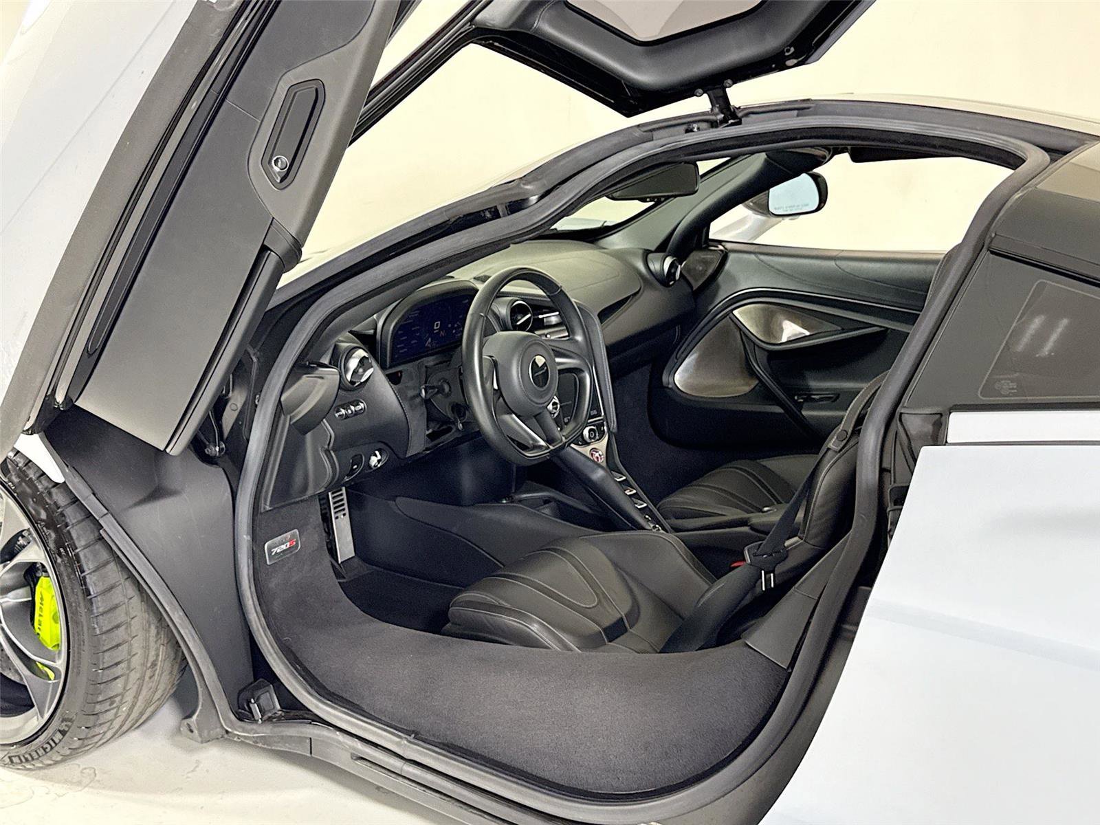 Used 2018 McLaren 720S photo 12