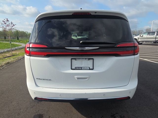 2023 Chrysler Pacifica Touring-L