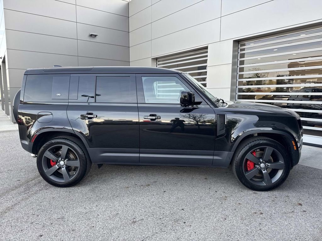 2024 Land Rover Defender 110 SE