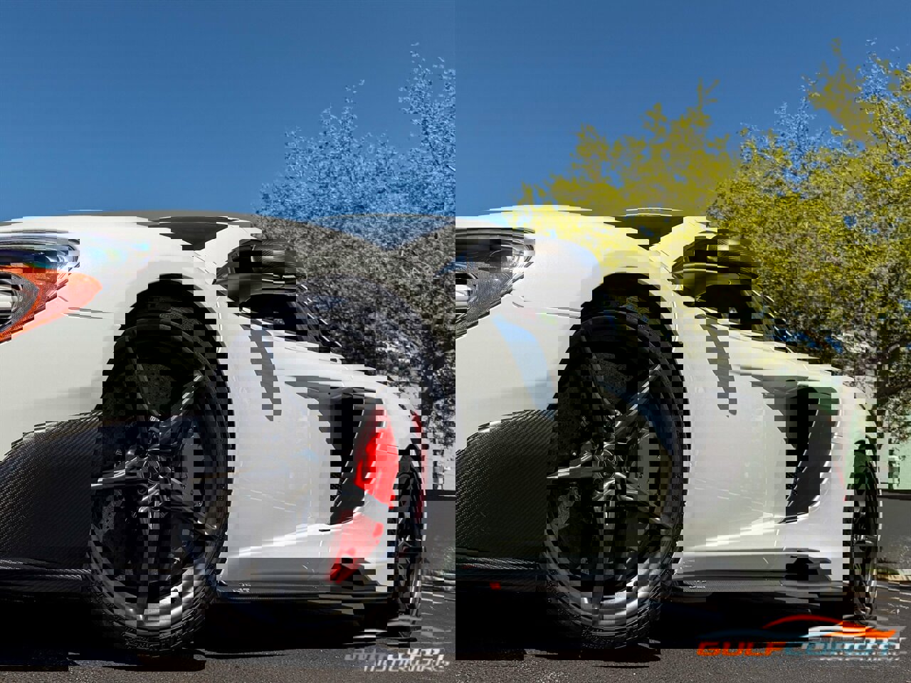 Used 2016 McLaren 675LT photo 14