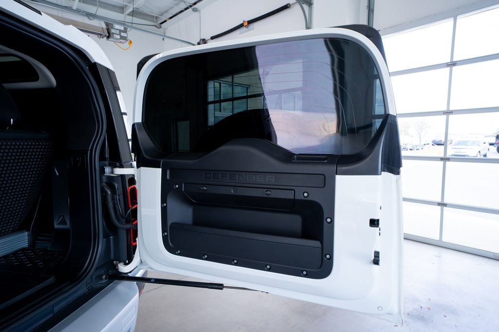 2022 Land Rover Defender 90 S